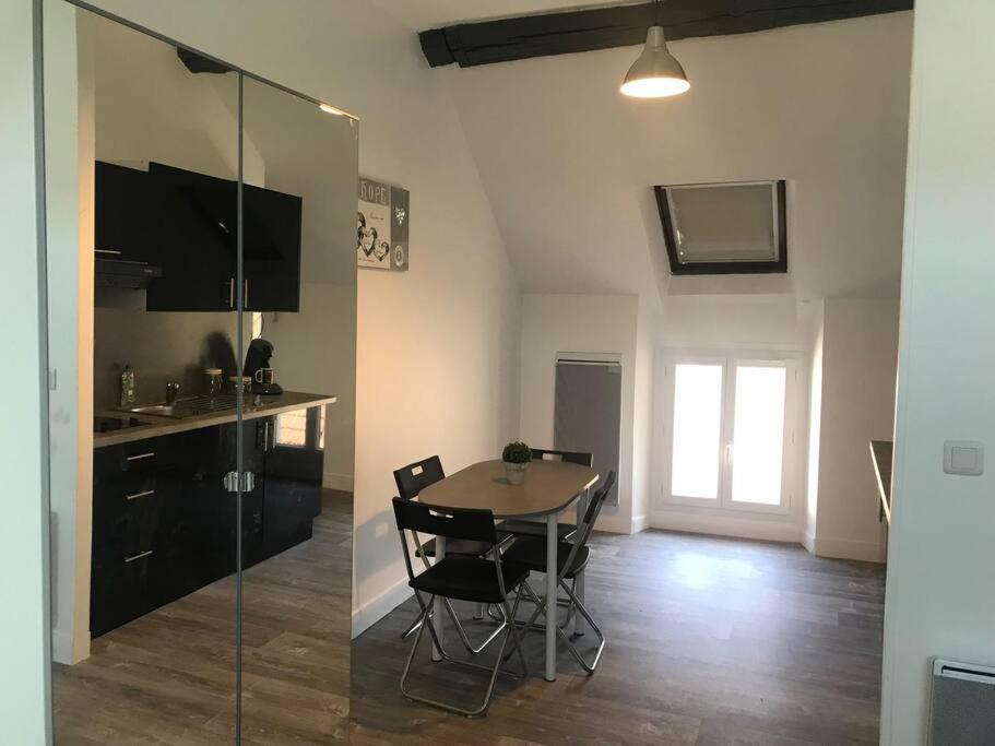 Studio Du Chateau Apartment Champs-Sur-Marne Exterior photo